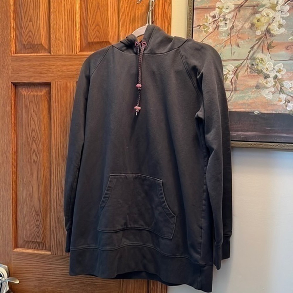 Perfect everyday wear or workout sweater size large